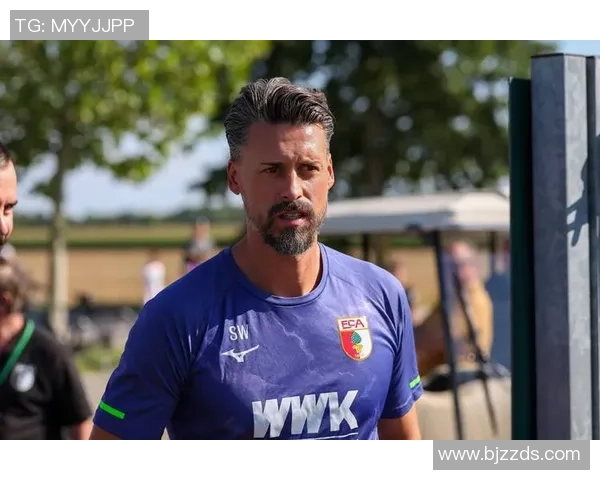 根据线索逐步揭示足球明星的身份挑战你对足球的了解与直觉 根据线索逐步揭示足球明星的身份挑战你对足球的了解与直觉